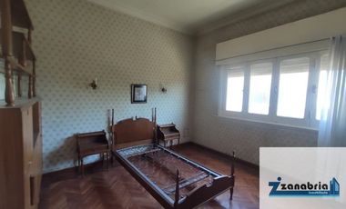 Casa en venta de 4 dormitorios c/ cochera en Punta Alta