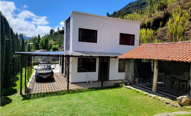 🌳 Venta de Quinta en Paute, Frente al Parque Lineal 🌳