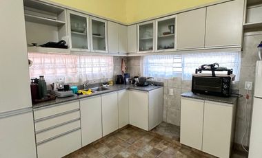 Casa en venta de 3 dormitorios c/ cochera en Otros Barrios