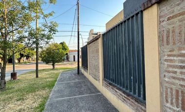 Casa en venta de 3 dormitorios c/ cochera en Otros Barrios