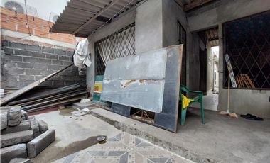 CASA LOTE CON MEJORA EN EL CENTRO DE MONTERA