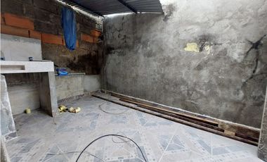 CASA LOTE CON MEJORA EN EL CENTRO DE MONTERA