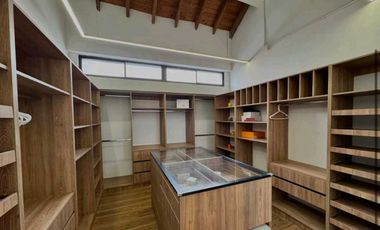 APARTAMENTO EN LA INFERIOR CON ESPACIOS UNICOS