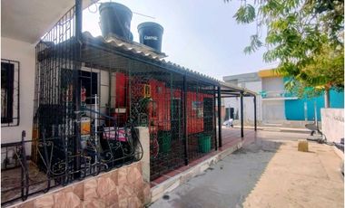 Casa Comercial con 2 Locales Tienda . Farmacia + Apto A Puerta Cerrada