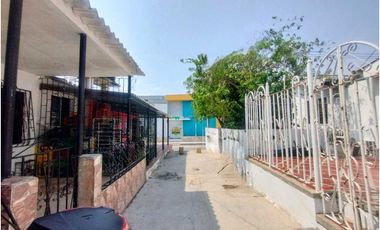 Casa Comercial con 2 Locales Tienda . Farmacia + Apto A Puerta Cerrada