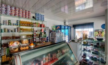 Casa Comercial con 2 Locales Tienda . Farmacia + Apto A Puerta Cerrada