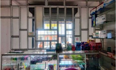 Casa Comercial con 2 Locales Tienda . Farmacia + Apto A Puerta Cerrada