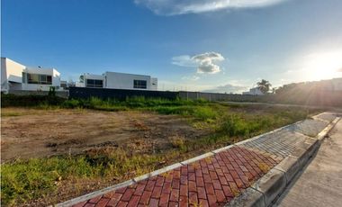 Lotes en Venta en Conjunto Cerrado en Montería