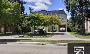 Casa en venta de 4 dormitorios c/ cochera en Principado