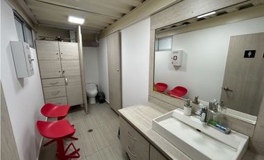 SE ALQUILA OFICINA AMOBLADA EN EL LIMONAR SERVICIOS INCLUIDOS SIN AIRE