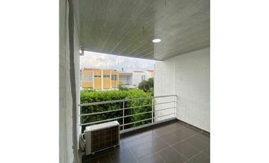 SE VENDE CASA  CAMPESTRE EN EL CASTILLO DE DOS NIVELES EN CONDOMINIO