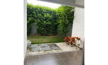 SE VENDE CASA  CAMPESTRE EN EL CASTILLO DE DOS NIVELES EN CONDOMINIO