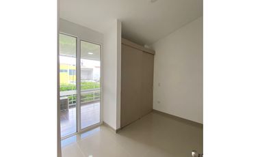 SE VENDE CASA  CAMPESTRE EN EL CASTILLO DE DOS NIVELES EN CONDOMINIO