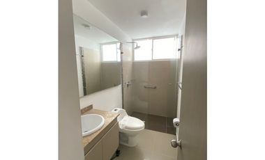 SE VENDE CASA  CAMPESTRE EN EL CASTILLO DE DOS NIVELES EN CONDOMINIO