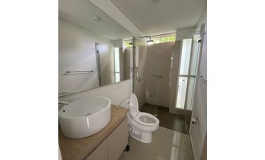 SE VENDE CASA  CAMPESTRE EN EL CASTILLO DE DOS NIVELES EN CONDOMINIO