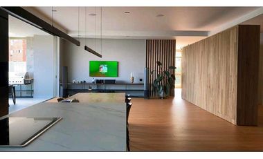 Amplio Apartamento en venta,Poblado