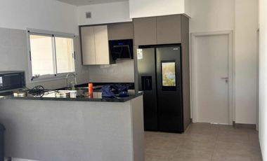 Casa en venta de 4 dormitorios con muelle de 40 mtrs en San Benito Tigre