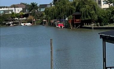 Casa en venta de 4 dormitorios con muelle de 40 mtrs en San Benito Tigre