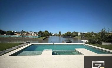 Casa en venta de 4 dormitorios con muelle de 40 mtrs en San Benito Tigre