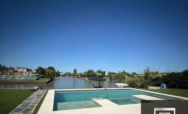 Casa en venta de 4 dormitorios con muelle de 40 mtrs en San Benito Tigre