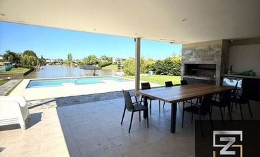 Casa en venta de 4 dormitorios con muelle de 40 mtrs en San Benito Tigre