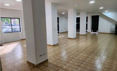 Local comercial esquinero en arriendo calasanz santa lucia