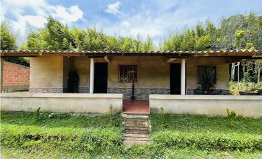 Se vende casa campesina en San Roque, Antioquia