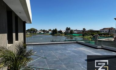 Casa en alquiler de 3 dormitorios c/ cochera en Barrio Privado Terralagos