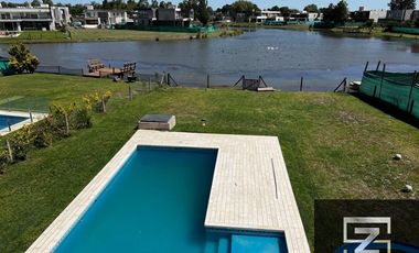 Casa en alquiler de 3 dormitorios c/ cochera en Barrio Privado Terralagos