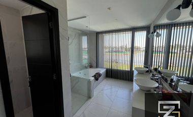 Casa en alquiler de 3 dormitorios c/ cochera en Barrio Privado Terralagos