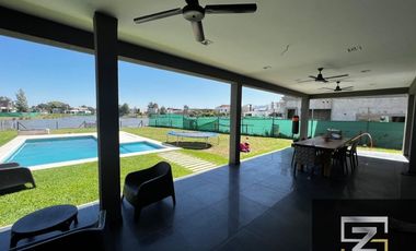 Casa en alquiler de 3 dormitorios c/ cochera en Barrio Privado Terralagos