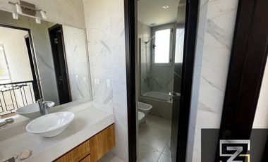 Casa en alquiler de 3 dormitorios c/ cochera en Barrio Privado Terralagos