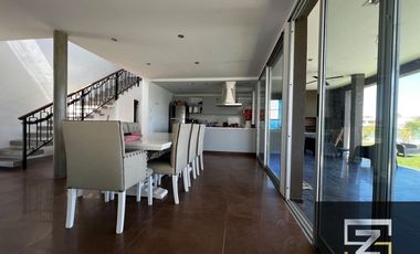 Casa en alquiler de 3 dormitorios c/ cochera en Barrio Privado Terralagos