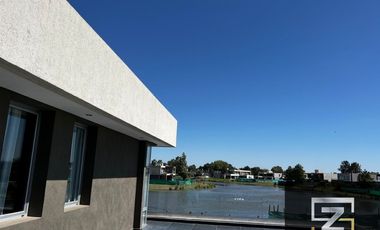 Casa en alquiler de 3 dormitorios c/ cochera en Barrio Privado Terralagos