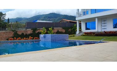 VENTA CASA CAMPESTRE LAGO CALIMA
