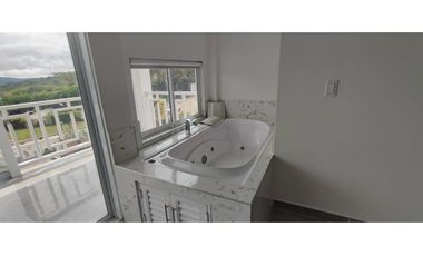 VENTA CASA CAMPESTRE LAGO CALIMA