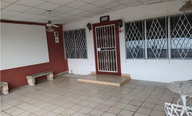 Se vende casa en Urbanización Santa María, Betania.