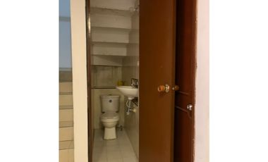 SE VENDE CASA BIFAMILIAR EN SANTA BARBARA CON RENTA DE 1300 MIL PASAJE