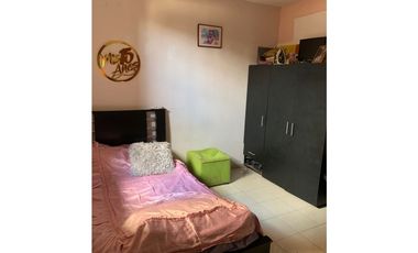 SE VENDE CASA BIFAMILIAR EN SANTA BARBARA CON RENTA DE 1300 MIL PASAJE