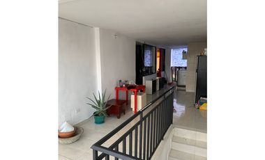 SE VENDE CASA BIFAMILIAR EN SANTA BARBARA CON RENTA DE 1300 MIL PASAJE