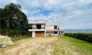 Se vende finca con casa de Lujo en San Roque, Antioquia