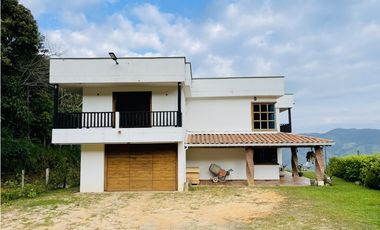 Se vende finca con casa de Lujo en San Roque, Antioquia