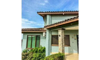 En venta hermosa casa en el exclusivo complejo residencial Los Molinos