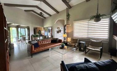 En venta hermosa casa en el exclusivo complejo residencial Los Molinos