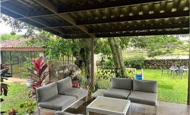 En venta hermosa casa en el exclusivo complejo residencial Los Molinos