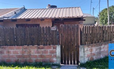 Casa en venta de 2 dormitorios c/ cochera en Barrio Jorge Newbery