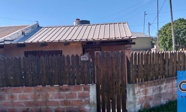 Casa en venta de 2 dormitorios c/ cochera en Barrio Jorge Newbery