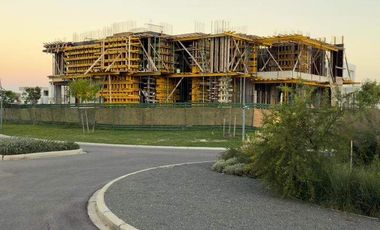 Casa en venta de 3 pisos a estrenar en Nordelta