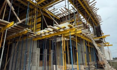 Casa en venta de 3 pisos a estrenar en Nordelta