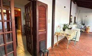 VENDE casa en el centro 10x20